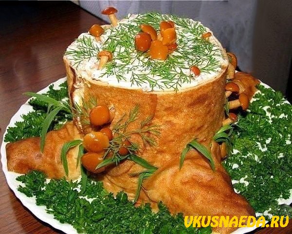 Салат Пенек из блинов с ветчиной и грибами пошаговый рецепт
