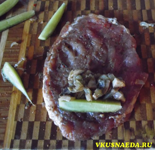 Мясные пальчики из свинины с грибами