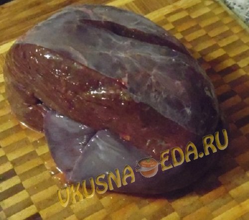 Печенка говяжья с томатом сметаной луком и морковью Печенка говяжья с томатом сметаной луком и морковью