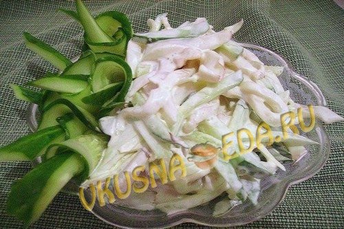 Салат с кальмарами и свежим огурцом