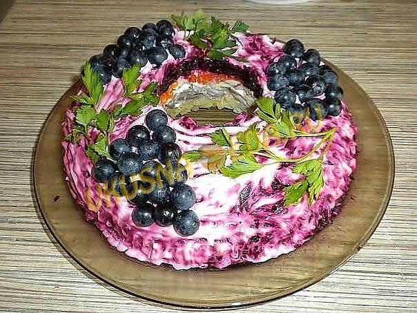 СЛОЁНЫЙ САЛАТ «ЧЁРНАЯ ГРОЗДЬ»