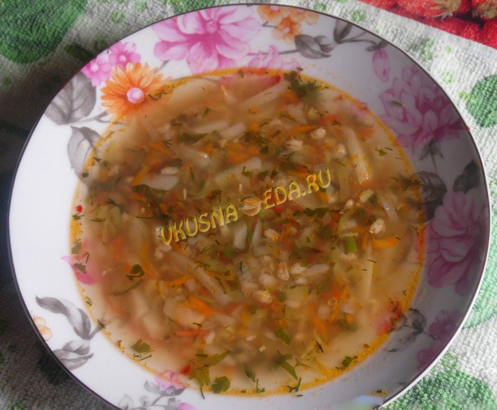 Рассольник с перловкой и огурцами