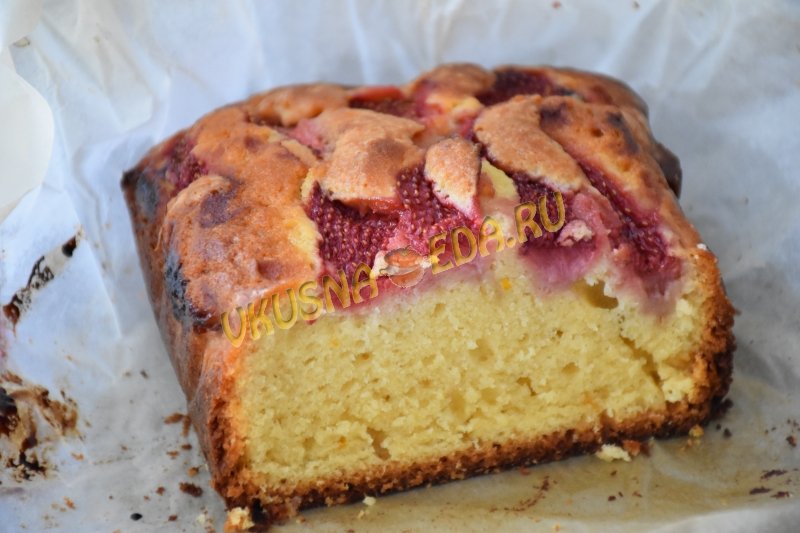 Кекс на сметане с клубникой