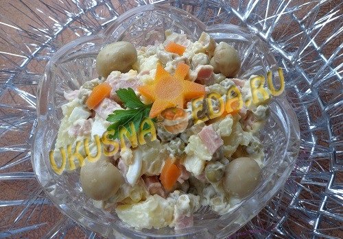 Оливье с маринованными грибами и колбасой