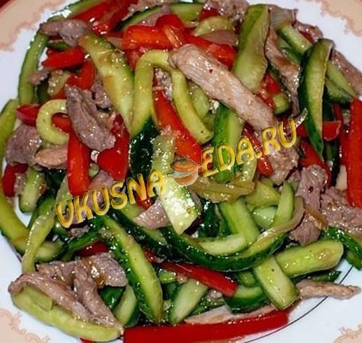 Закусочный салат из говядины и свежих огурцов